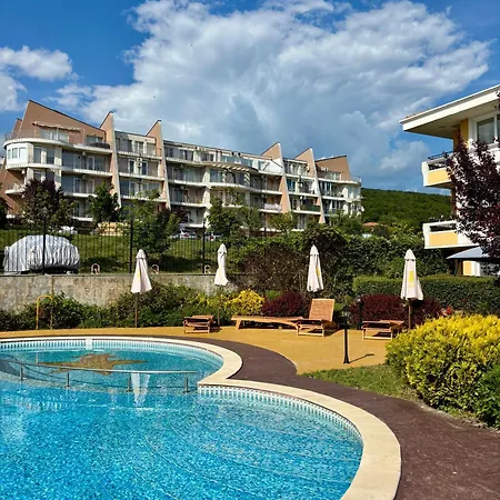 Sunset Deluxe קושריצה